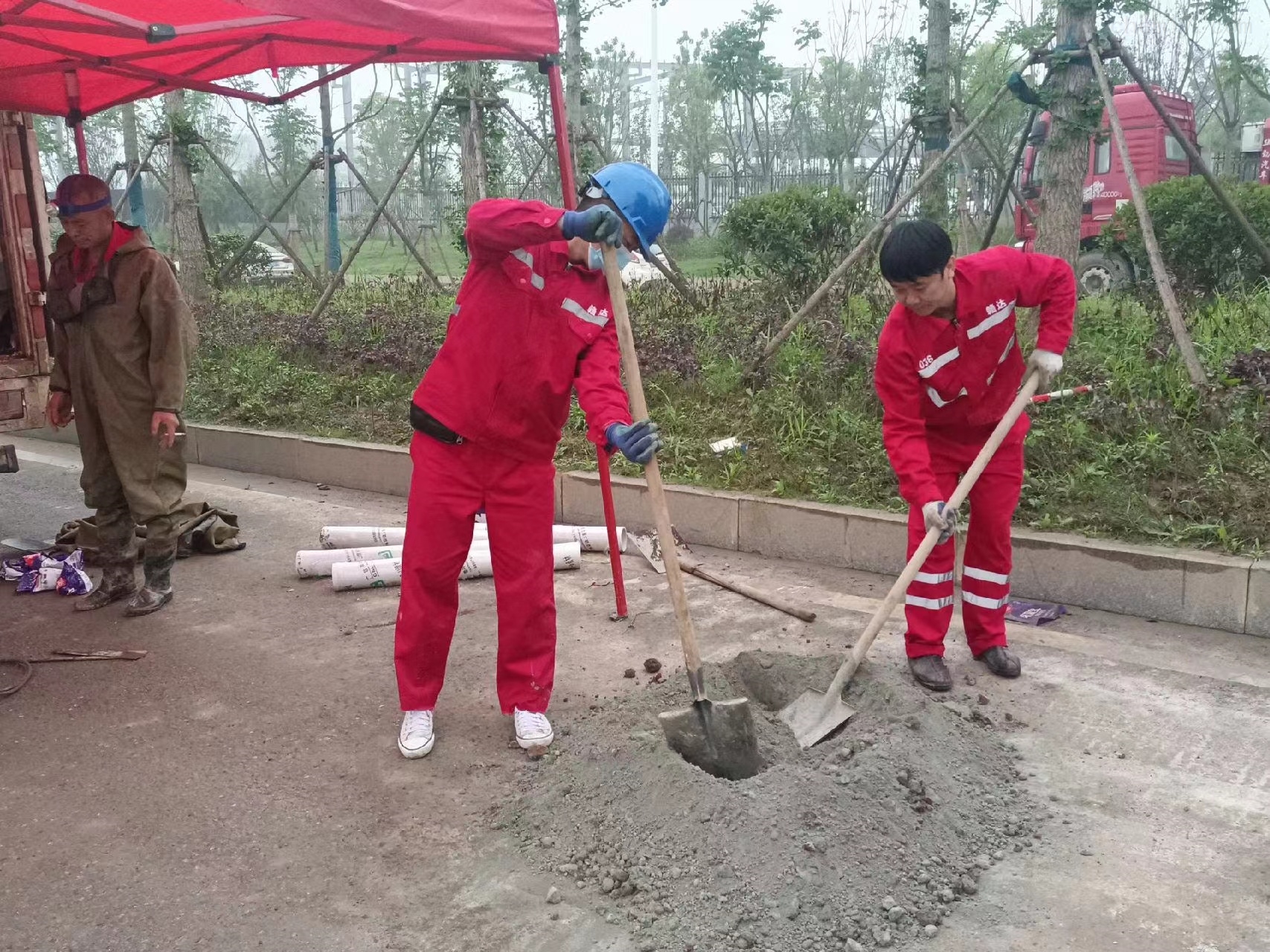 花都管道疏通哪家好】及时进行市政管道清淤
